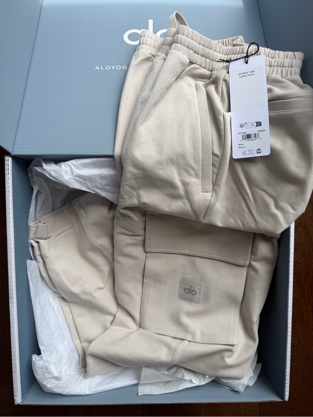 ALO Yoga Men’s Cream Cargo Joggers